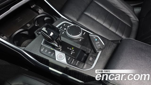 BMW 3-Series 320i Luxury
