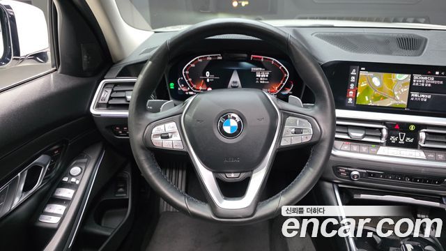 BMW 3-Series 320i Luxury