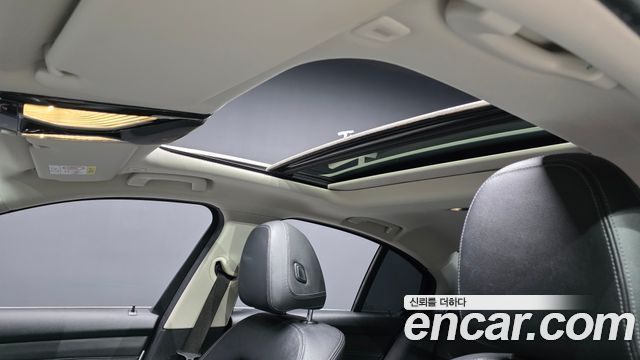 BMW 3-Series 320i Luxury