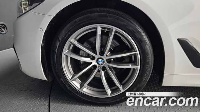 BMW 5-Series 520d xDrive M Sport Package Plus
