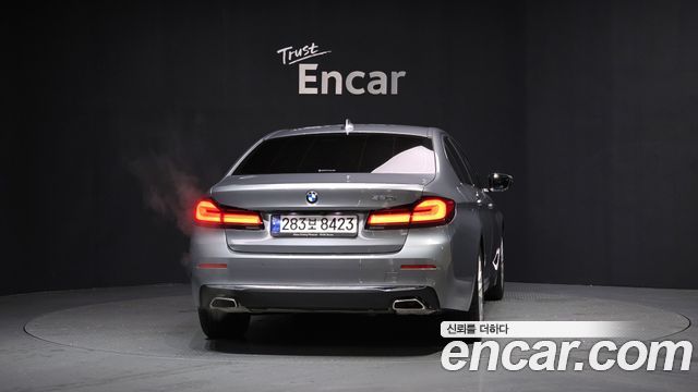 BMW 5-Series 520i Luxury