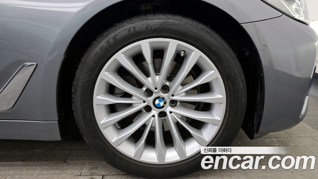 BMW 5-Series 520i Luxury