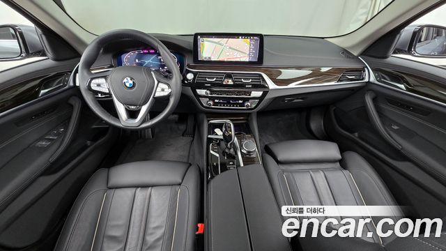 BMW 5-Series 520i Luxury