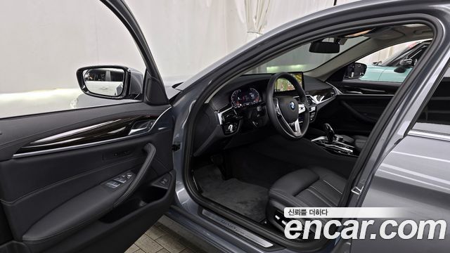 BMW 5-Series 520i Luxury
