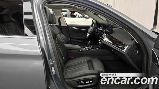 BMW 5-Series 520i Luxury