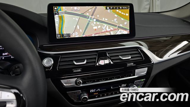 BMW 5-Series 520i Luxury