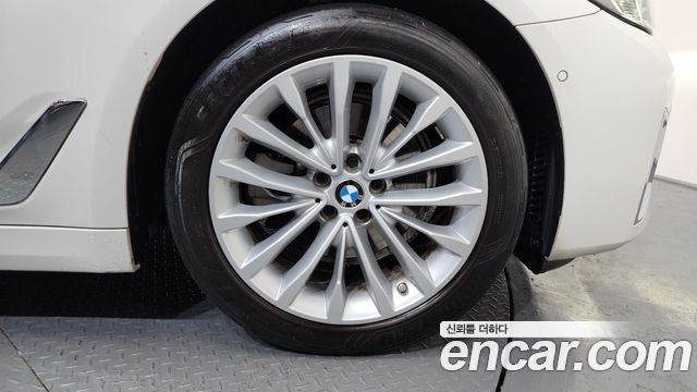 BMW 5-Series 523d Luxury