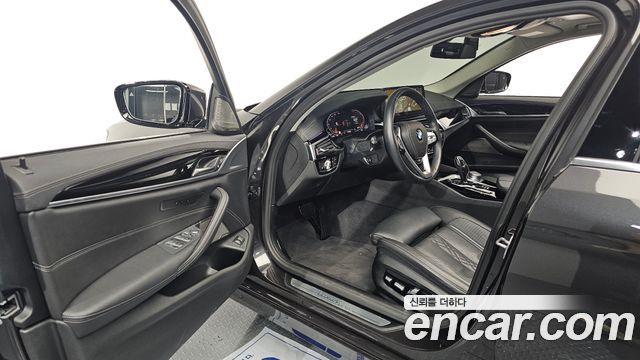 BMW 5-Series 530i Luxury