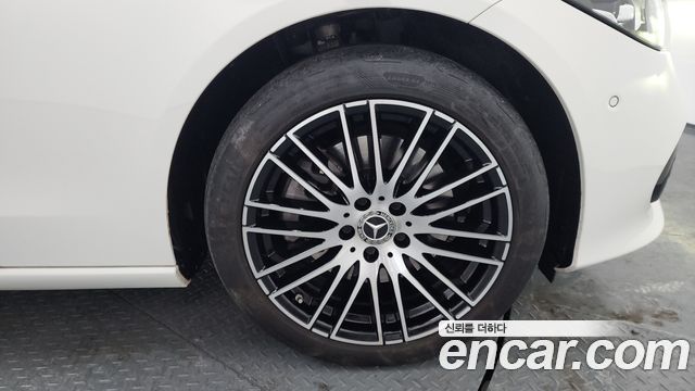Mercedes-Benz C-Class C200 4MATIC Avantgarde