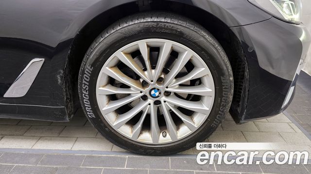 BMW 5-Series 520i Luxury