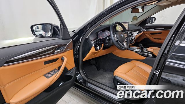 BMW 5-Series 520i Luxury