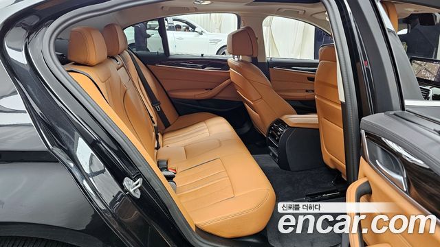 BMW 5-Series 520i Luxury