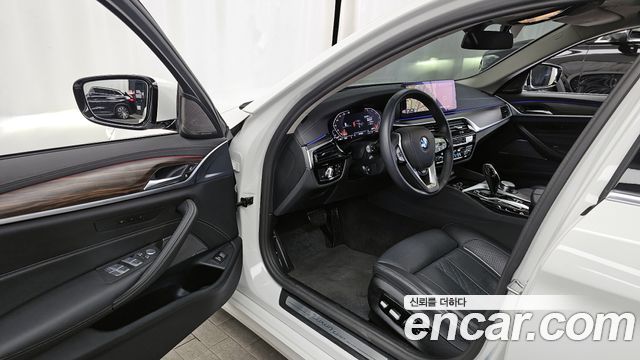 BMW 5-Series 530i Luxury