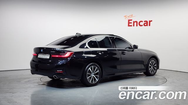 BMW 3-Series 320i