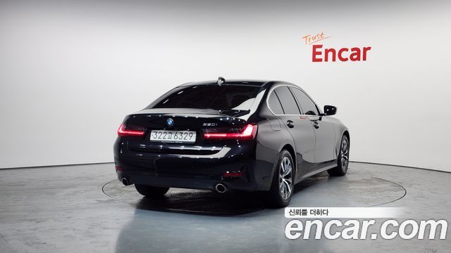 BMW 3-Series 320i