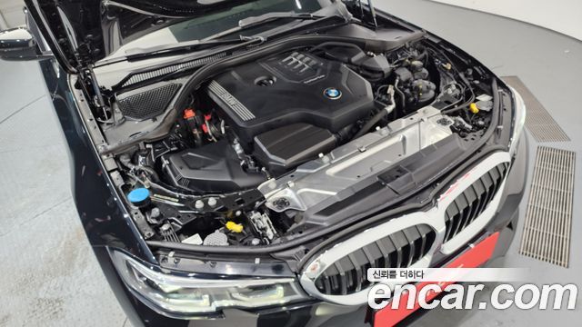 BMW 3-Series 320i