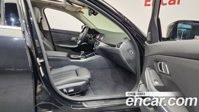 BMW 3-Series 320i