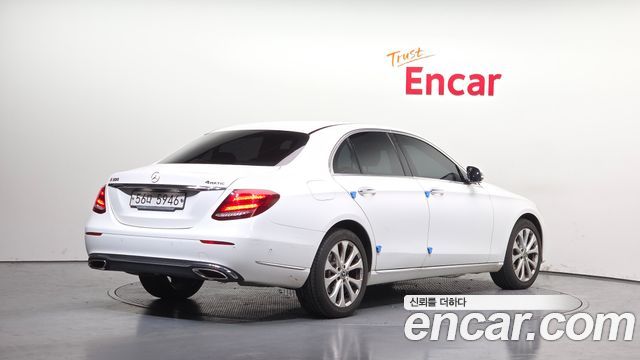 Mercedes-Benz E-Class E300 4MATIC Exclusive