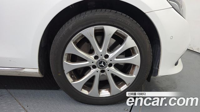 Mercedes-Benz E-Class E300 4MATIC Exclusive