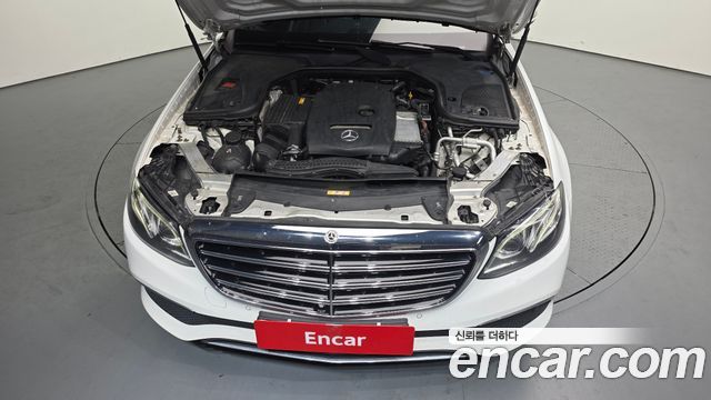 Mercedes-Benz E-Class E300 4MATIC Exclusive