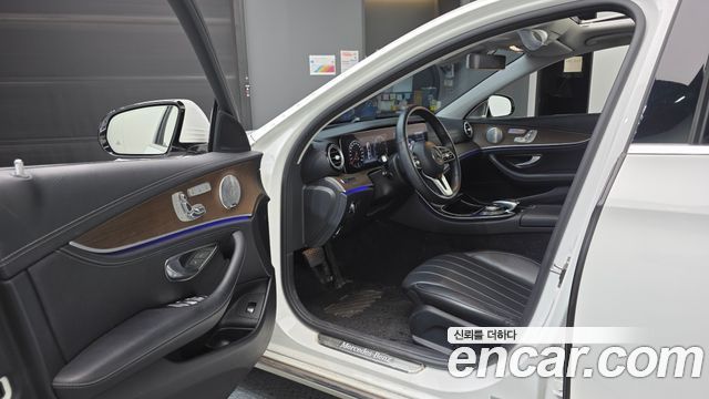 Mercedes-Benz E-Class E300 4MATIC Exclusive