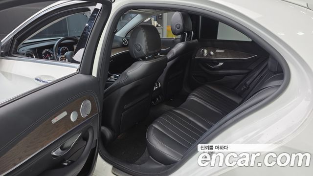 Mercedes-Benz E-Class E300 4MATIC Exclusive