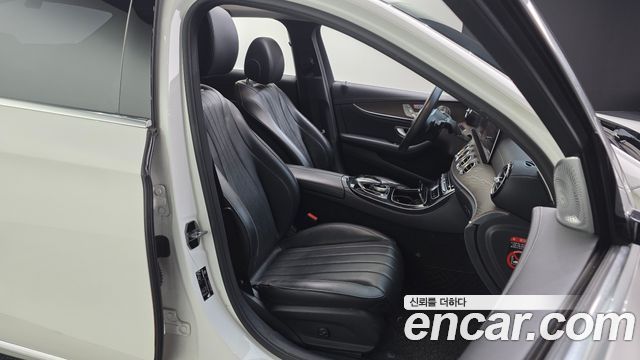 Mercedes-Benz E-Class E300 4MATIC Exclusive