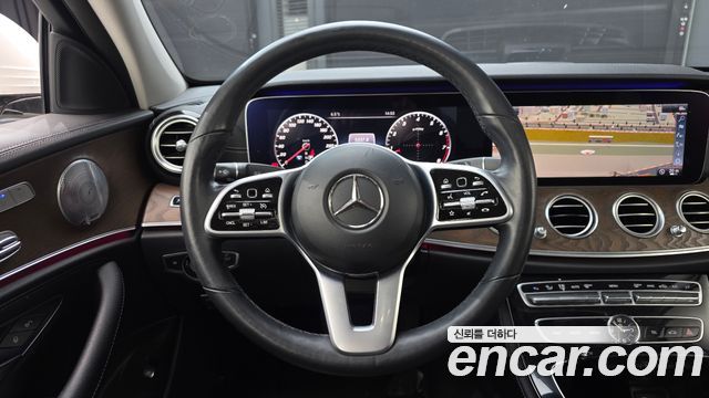 Mercedes-Benz E-Class E300 4MATIC Exclusive