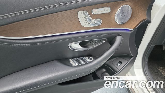 Mercedes-Benz E-Class E300 4MATIC Exclusive
