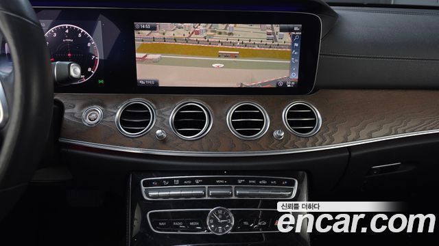 Mercedes-Benz E-Class E300 4MATIC Exclusive