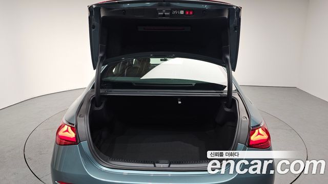 Mercedes-Benz E-Class E200 Avantgarde