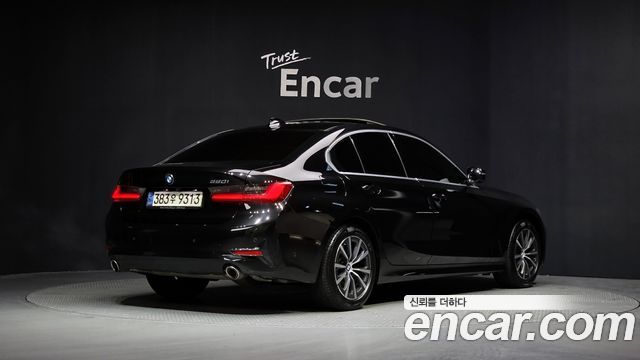 BMW 3-Series 320i