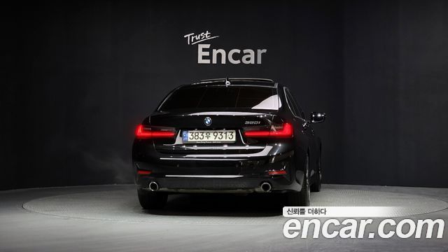 BMW 3-Series 320i