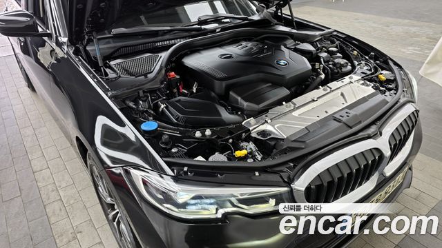 BMW 3-Series 320i