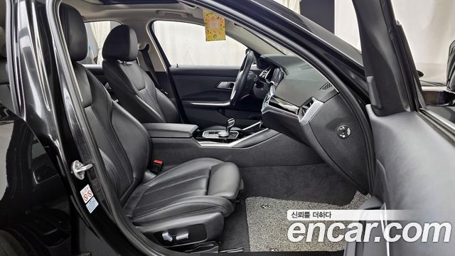 BMW 3-Series 320i