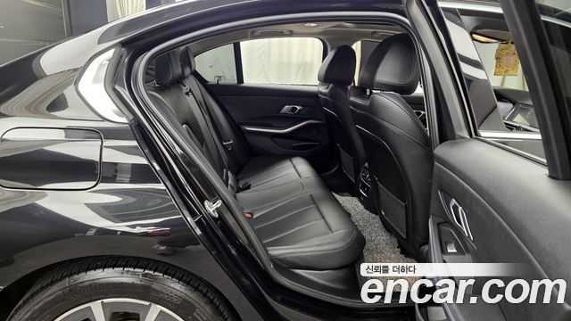BMW 3-Series 320i