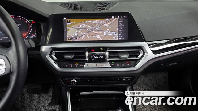 BMW 3-Series 320i