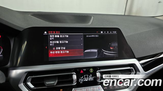 BMW 3-Series 320i