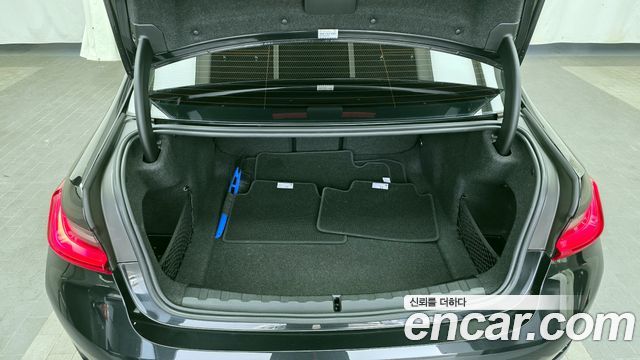 BMW 3-Series 320i
