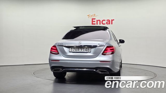 Mercedes-Benz E-Class E300 4MATIC AMG Line