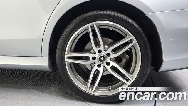 Mercedes-Benz E-Class E300 4MATIC AMG Line