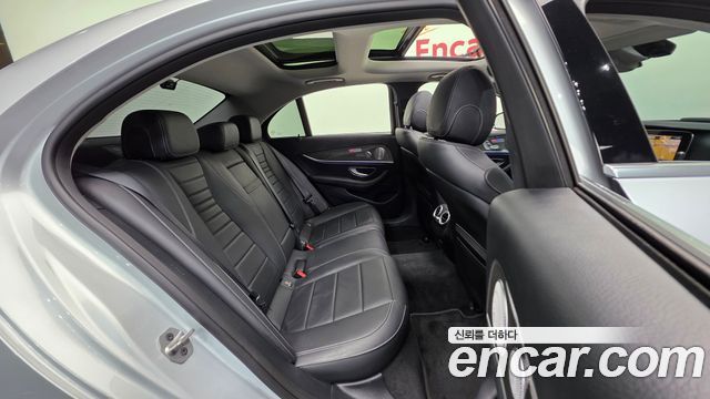 Mercedes-Benz E-Class E300 4MATIC AMG Line
