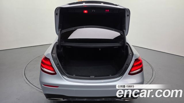 Mercedes-Benz E-Class E300 4MATIC AMG Line