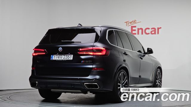 BMW X5 M50i