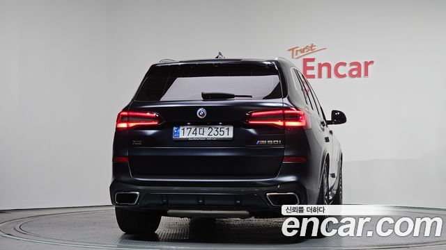 BMW X5 M50i