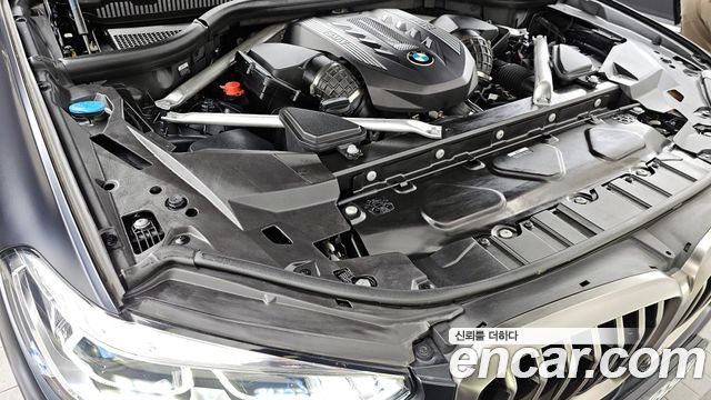 BMW X5 M50i