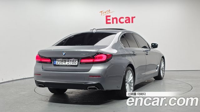 BMW 5-Series 520i Luxury