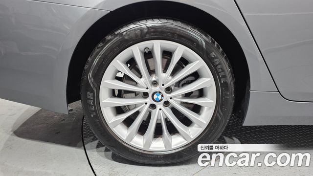 BMW 5-Series 520i Luxury