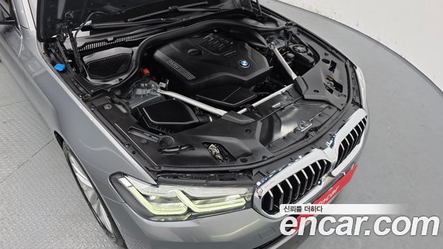 BMW 5-Series 520i Luxury