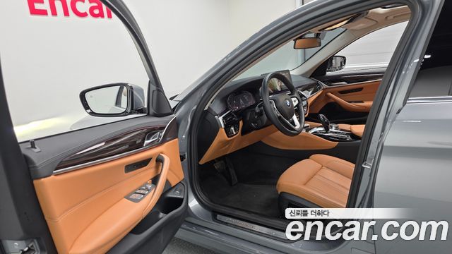 BMW 5-Series 520i Luxury